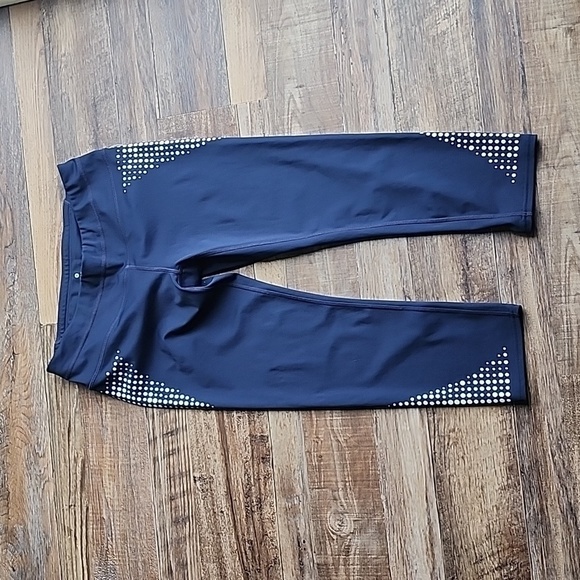 Athleta Capri Leggings Sz Medium - Picture 1 of 6